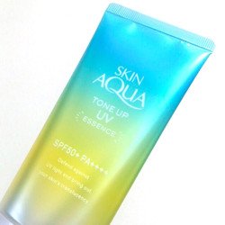 Skin Aqua Tone Up UV Essence Green SPF50+ PA++++ 80g – Redness Correcting Sunscreen | BodegaJP