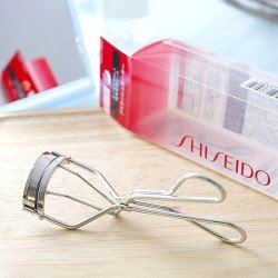 Shiseido 213 Eyelash Curler – Precision Curling Tool with Refill Pad